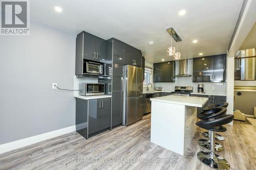 1443 Saginaw Crescent, Mississauga, ON - Indoor Photo Showing Kitchen With Upgraded Kitchen