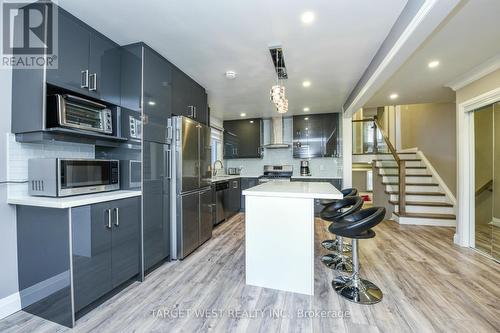 1443 Saginaw Crescent, Mississauga, ON - Indoor Photo Showing Kitchen With Upgraded Kitchen