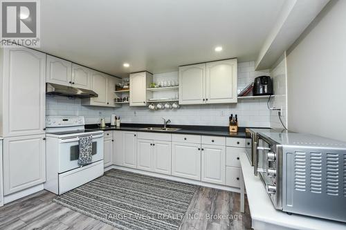 1443 Saginaw Crescent, Mississauga, ON - Indoor Photo Showing Kitchen With Double Sink