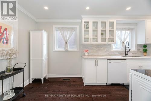 62 Berkshire Square, Brampton, ON - Indoor Photo Showing Kitchen