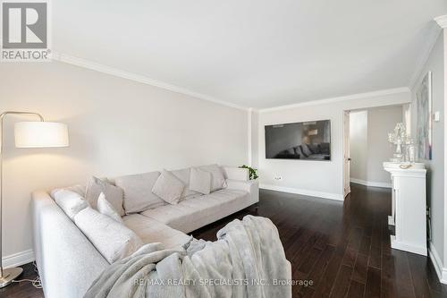 62 Berkshire Square, Brampton, ON - Indoor Photo Showing Living Room