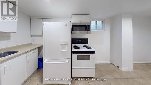 28 Abell Drive, Brampton, ON - Indoor Photo Showing Kitchen