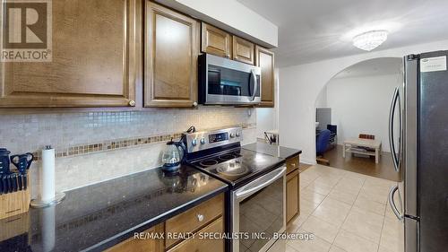 28 Abell Drive, Brampton, ON - Indoor Photo Showing Kitchen With Upgraded Kitchen