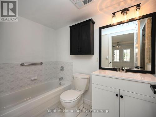 204 - 2301 Parkhaven Boulevard, Oakville (Uptown Core), ON - Indoor Photo Showing Bathroom