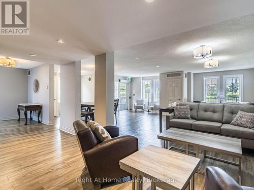 204 - 2301 Parkhaven Boulevard, Oakville (Uptown Core), ON - Indoor Photo Showing Living Room