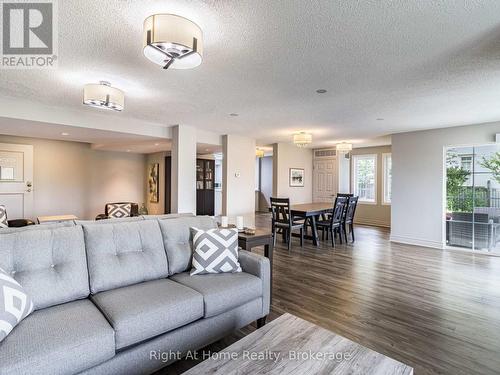 204 - 2301 Parkhaven Boulevard, Oakville (Uptown Core), ON - Indoor Photo Showing Living Room