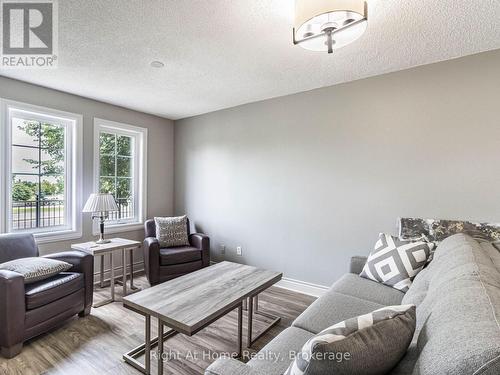 204 - 2301 Parkhaven Boulevard, Oakville (Uptown Core), ON - Indoor Photo Showing Living Room