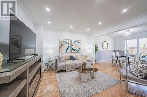 15 Inverhuron Trail, Oakville, ON - Indoor Photo Showing Living Room