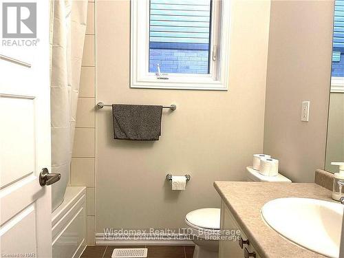 6 Explorer Way, Thorold (560 - Rolling Meadows), ON - Indoor Photo Showing Bathroom