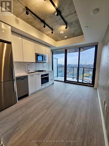 1412 - 195 Mccaul Street, Toronto, ON - Indoor Photo Showing Kitchen