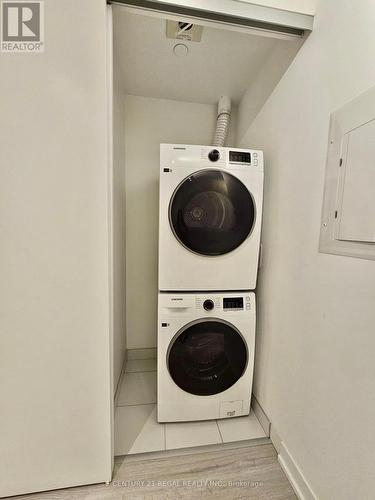 1412 - 195 Mccaul Street, Toronto, ON - Indoor Photo Showing Laundry Room