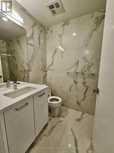 1412 - 195 Mccaul Street, Toronto, ON - Indoor Photo Showing Bathroom