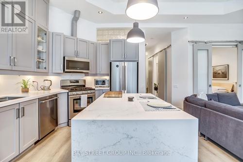 412 - 155 Dalhousie Street, Toronto, ON - Indoor Photo Showing Kitchen With Upgraded Kitchen