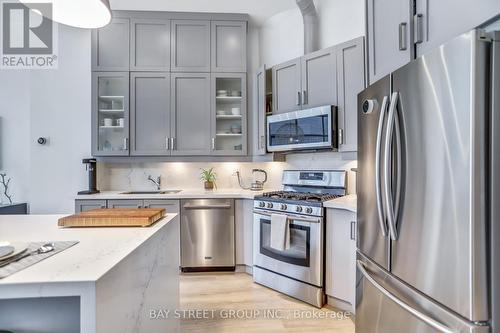 412 - 155 Dalhousie Street, Toronto, ON - Indoor Photo Showing Kitchen