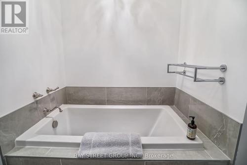 412 - 155 Dalhousie Street, Toronto, ON - Indoor Photo Showing Bathroom