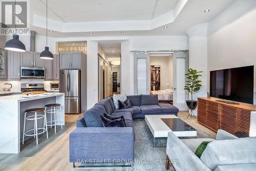 412 - 155 Dalhousie Street, Toronto, ON - Indoor Photo Showing Living Room