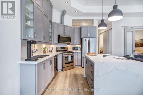 412 - 155 Dalhousie Street, Toronto, ON - Indoor Photo Showing Kitchen With Double Sink With Upgraded Kitchen