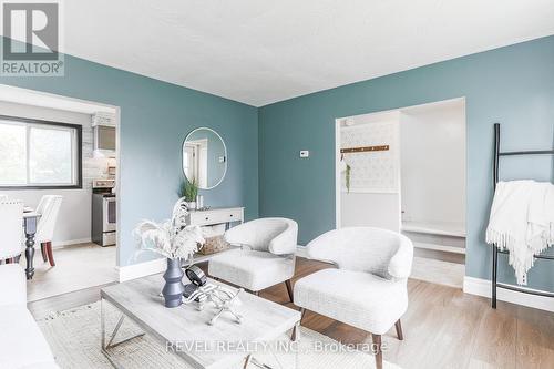 42 Northlin Park Road, Kawartha Lakes (Lindsay), ON - Indoor Photo Showing Living Room