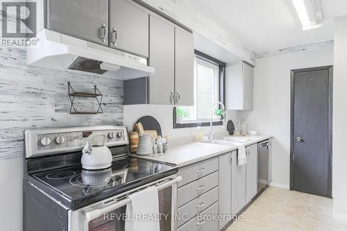 42 Northlin Park Road, Kawartha Lakes (Lindsay), ON - Indoor Photo Showing Kitchen