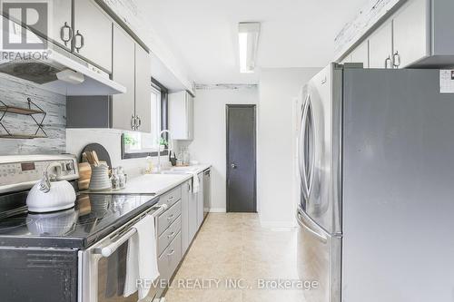 42 Northlin Park Road, Kawartha Lakes (Lindsay), ON - Indoor Photo Showing Kitchen