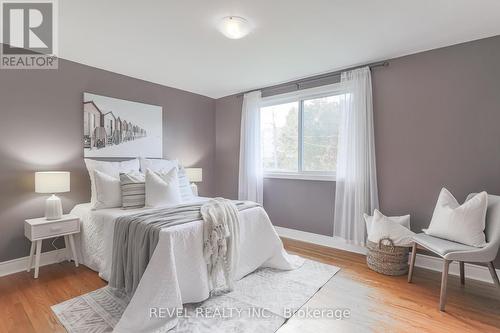 42 Northlin Park Road, Kawartha Lakes (Lindsay), ON - Indoor Photo Showing Bedroom