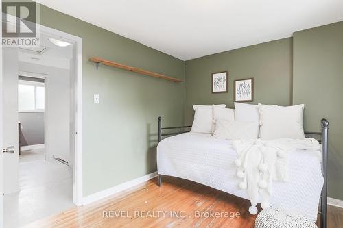 42 Northlin Park Road, Kawartha Lakes (Lindsay), ON - Indoor Photo Showing Bedroom