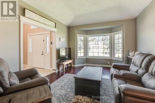 1 Meadowbrook Lane, Thames Centre (Thorndale), ON - Indoor Photo Showing Living Room