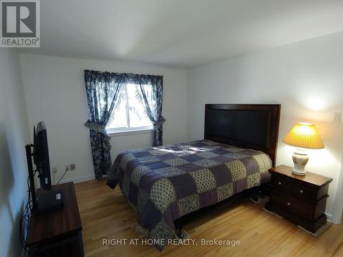 950 Woodroffe Avenue, Ottawa, ON - Indoor Photo Showing Bedroom