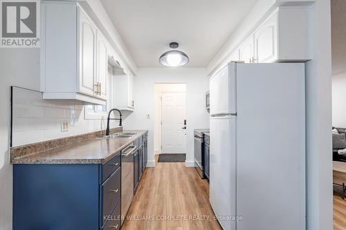 4 Mcnicholl Circle, St. Catharines (446 - Fairview), ON - Indoor Photo Showing Kitchen