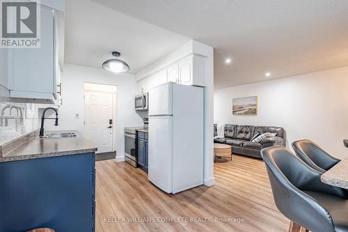 4 Mcnicholl Circle, St. Catharines (446 - Fairview), ON - Indoor Photo Showing Kitchen