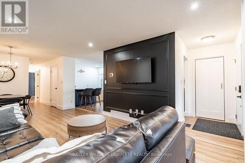 4 Mcnicholl Circle, St. Catharines (446 - Fairview), ON - Indoor Photo Showing Living Room