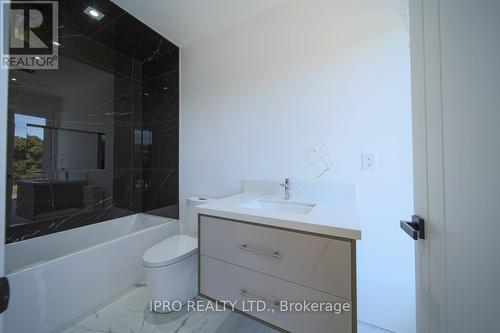 2970B Bayview Avenue, Toronto, ON - Indoor Photo Showing Bathroom