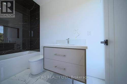 2970B Bayview Avenue, Toronto, ON - Indoor Photo Showing Bathroom