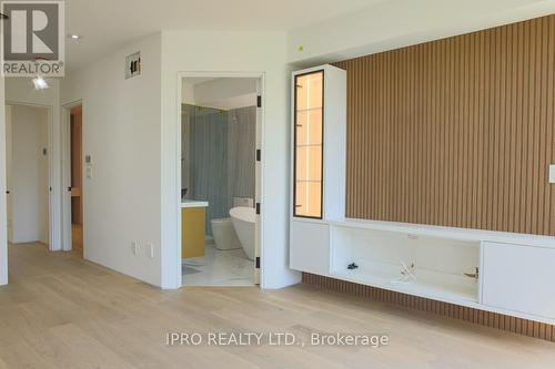 2970B Bayview Avenue, Toronto, ON - Indoor Photo Showing Other Room