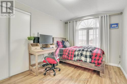 28 Sun King Crescent, Barrie, ON - Indoor Photo Showing Bedroom