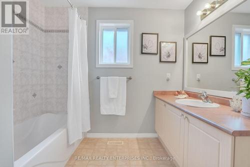 28 Sun King Crescent, Barrie, ON - Indoor Photo Showing Bathroom