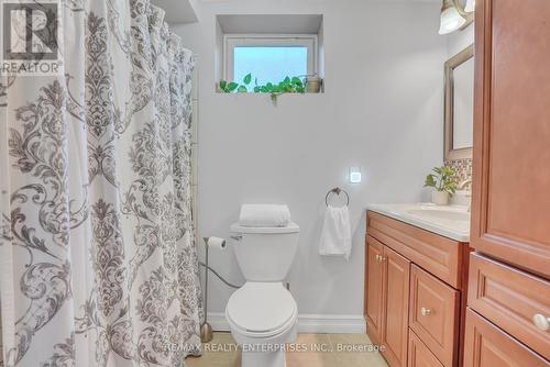 28 Sun King Crescent, Barrie, ON - Indoor Photo Showing Bathroom