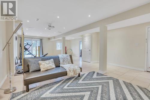 28 Sun King Crescent, Barrie, ON - Indoor Photo Showing Living Room