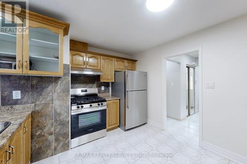 Upper - 50 Glebe Crescent, Brampton, ON - Indoor Photo Showing Kitchen