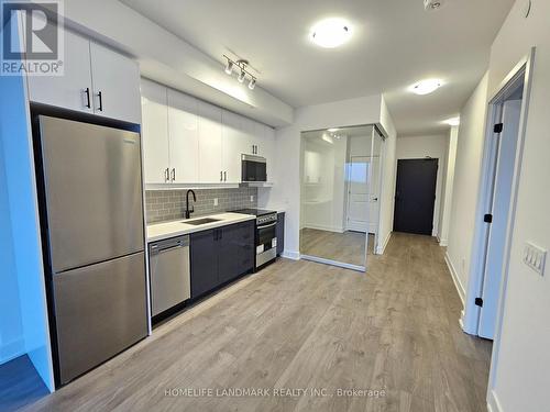 627 - 2343 Khalsa Gate, Oakville, ON - Indoor Photo Showing Kitchen With Stainless Steel Kitchen With Upgraded Kitchen