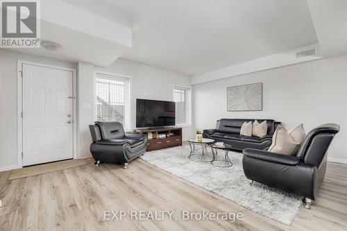 G - 1674 Fischer Hallman Road, Kitchener, ON - Indoor Photo Showing Living Room