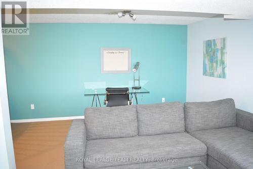 1598 Cedar Mills Road, Ottawa, ON - Indoor Photo Showing Living Room