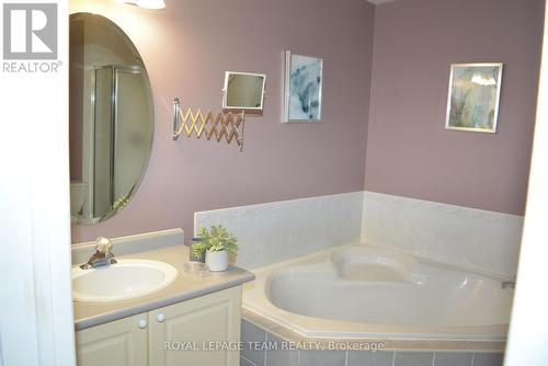 1598 Cedar Mills Road, Ottawa, ON - Indoor Photo Showing Bathroom