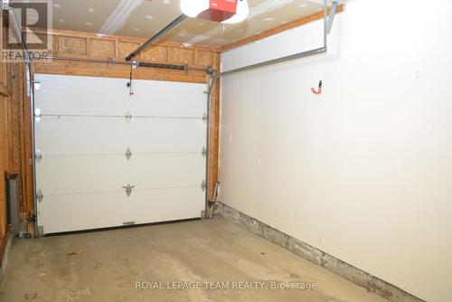 1598 Cedar Mills Road, Ottawa, ON - Indoor Photo Showing Garage