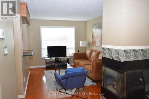 1598 Cedar Mills Road, Ottawa, ON - Indoor Photo Showing Living Room