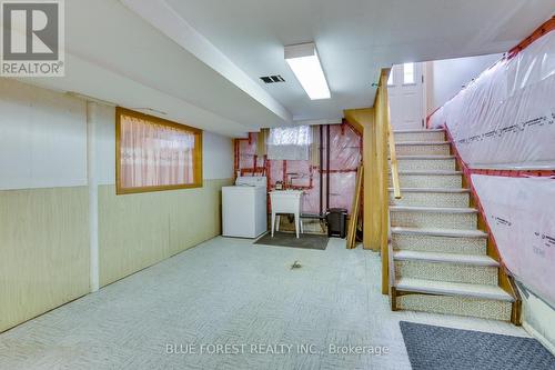 68 Mcnay Street, London, ON - Indoor Photo Showing Other Room