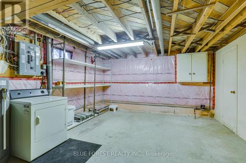 68 Mcnay Street, London, ON - Indoor Photo Showing Laundry Room