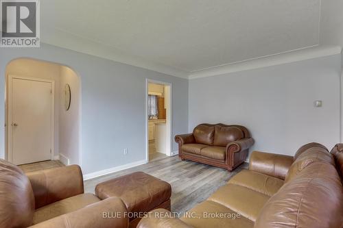 68 Mcnay Street, London, ON - Indoor Photo Showing Living Room