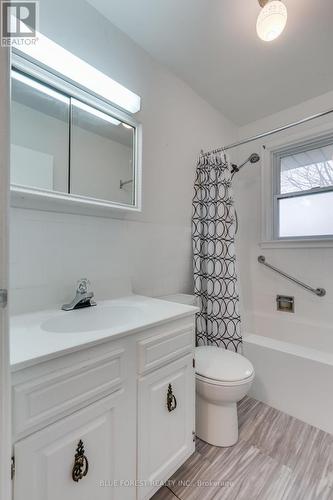 68 Mcnay Street, London, ON - Indoor Photo Showing Bathroom