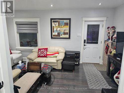 137 Huron Street, Oshawa, ON - Indoor Photo Showing Living Room